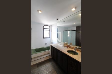 Apartamento à venda com 210m², 3 quartos e 4 vagasBanheiro Social