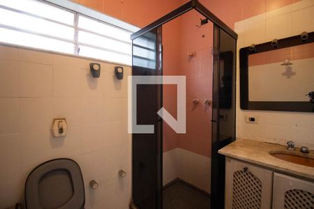 Casa à venda com 220m², 3 quartos e 4 vagasBanheiro da Suíte