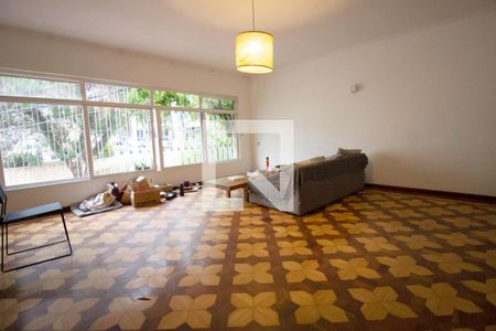 Casa à venda com 220m², 3 quartos e 4 vagasSala