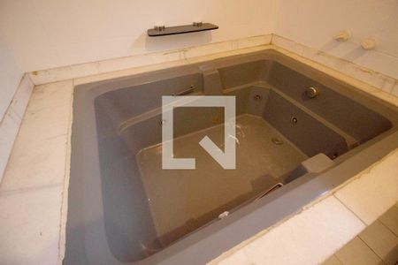 Casa à venda com 220m², 3 quartos e 4 vagasBanheiro da Suíte