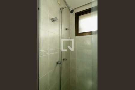 Banheiro de apartamento à venda com 1 quarto, 52m² em Três Figueiras, Porto Alegre