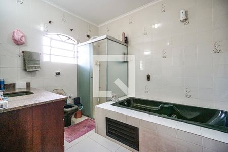 Casa para alugar com 226m², 3 quartos e 2 vagasBanheiro da suíte