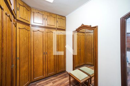 Casa para alugar com 226m², 3 quartos e 2 vagasCloset da suíte