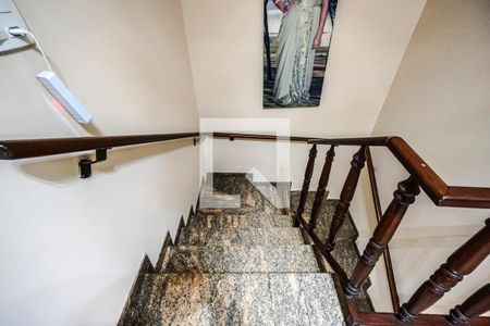 Casa para alugar com 226m², 3 quartos e 2 vagasEscada