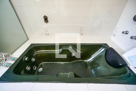 Casa para alugar com 226m², 3 quartos e 2 vagasBanheira