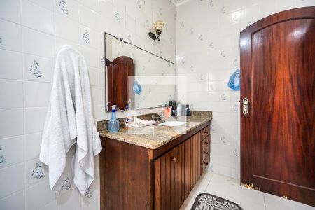 Casa para alugar com 226m², 3 quartos e 2 vagasBanheiro social