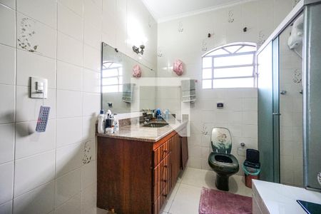 Casa para alugar com 226m², 3 quartos e 2 vagasBanheiro da suíte