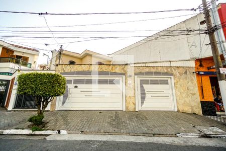 Casa para alugar com 226m², 3 quartos e 2 vagasFachada