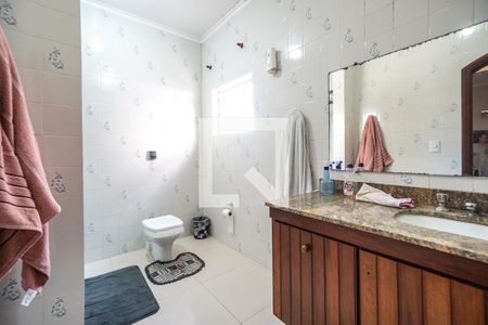 Casa para alugar com 226m², 3 quartos e 2 vagasBanheiro social