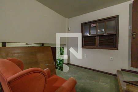 Casa de condomínio à venda com 550m², 4 quartos e 2 vagasPorão