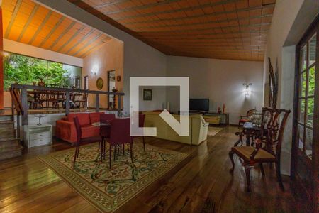 Casa de condomínio à venda com 550m², 4 quartos e 2 vagasSala