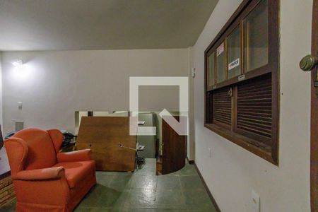 Casa de condomínio à venda com 550m², 4 quartos e 2 vagasPorão