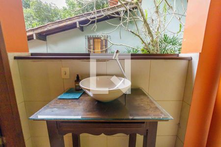 Casa de condomínio à venda com 550m², 4 quartos e 2 vagasBanheiro 1