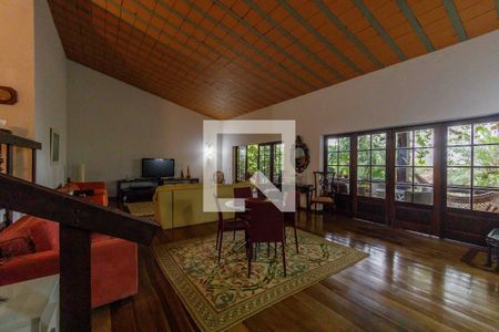 Casa de condomínio à venda com 550m², 4 quartos e 2 vagasSala