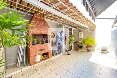 Casa à venda com 240m², 4 quartos e 2 vagasQuintal e Churrasqueira