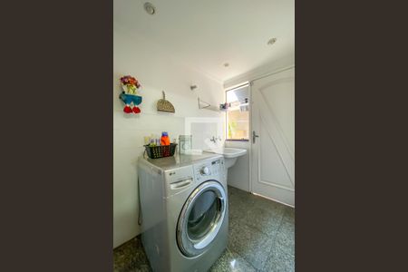 Casa à venda com 240m², 4 quartos e 2 vagasÁrea de Serviço