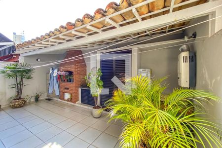 Casa à venda com 240m², 4 quartos e 2 vagasQuintal e Churrasqueira