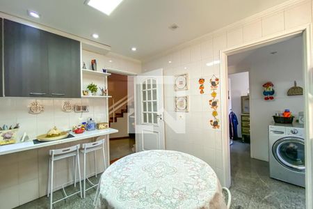 Casa à venda com 240m², 4 quartos e 2 vagasCozinha