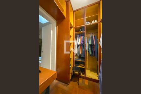 Casa à venda com 240m², 4 quartos e 2 vagasCloset da Suíte 1