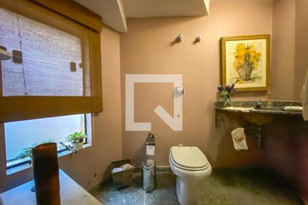 Casa à venda com 240m², 4 quartos e 2 vagasLavabo