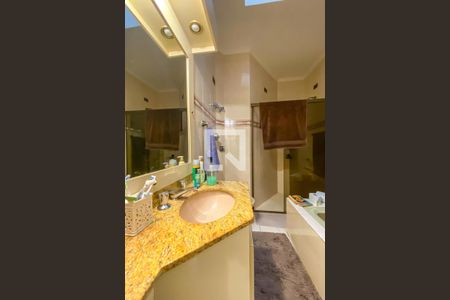 Casa à venda com 240m², 4 quartos e 2 vagasBanheiro da Suíte 1