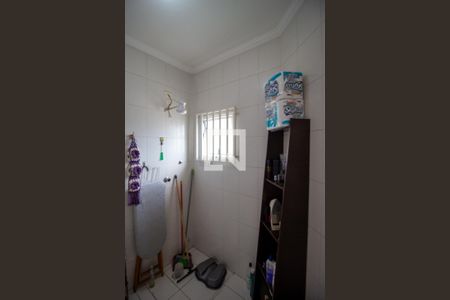 Casa à venda com 84m², 2 quartos e 2 vagasBanheiro 2