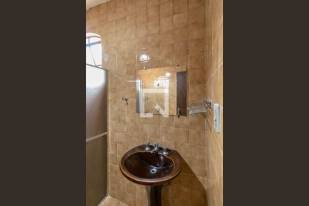 Casa à venda com 225m², 4 quartos e 3 vagasBanheiro 2