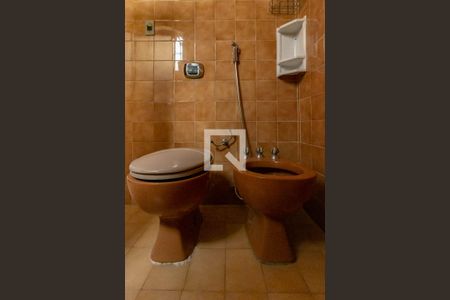 Casa à venda com 225m², 4 quartos e 3 vagasBanheiro 1