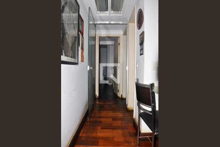 Apartamento à venda com 123m², 3 quartos e 3 vagas Apartamento à venda com 123m², 3 quartos e 3 vagasCorredor Quartos