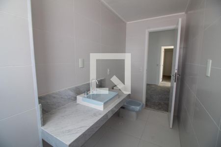Apartamento à venda com 227m², 4 quartos e 4 vagasBanheiro da Suíte 1