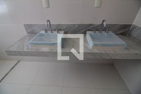 Apartamento à venda com 227m², 4 quartos e 4 vagasBanheiro da Suíte 4