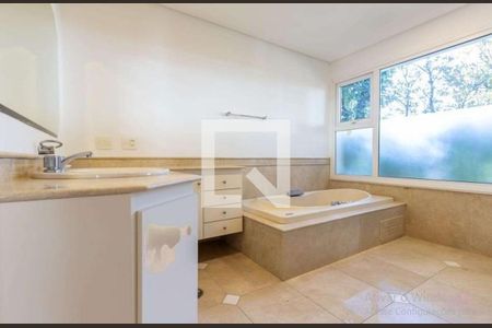 Casa de condomínio à venda com 641m², 4 quartos e 6 vagas