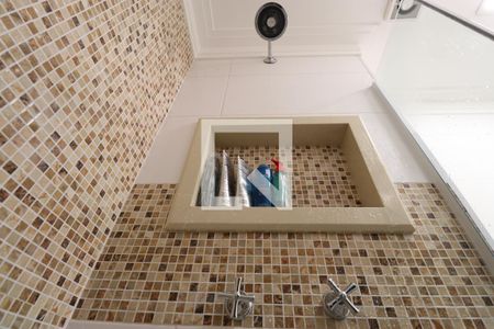 Apartamento à venda com 50m², 2 quartos e 1 vagaDetalhe do banheiro