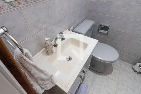 Casa à venda com 180m², 5 quartos e 5 vagas Casa à venda com 180m², 5 quartos e 5 vagasCasa frente - Lavabo