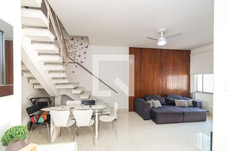 Casa frente - Sala de casa à venda com 5 quartos, 180m² em Olaria, Rio de Janeiro
