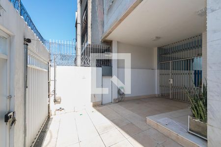 Casa à venda com 180m², 5 quartos e 5 vagas Casa à venda com 180m², 5 quartos e 5 vagasVaranda da Frente
