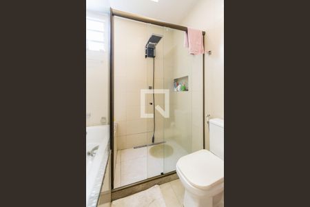 Casa à venda com 180m², 5 quartos e 5 vagas Casa à venda com 180m², 5 quartos e 5 vagasCasa frente - Banheiro