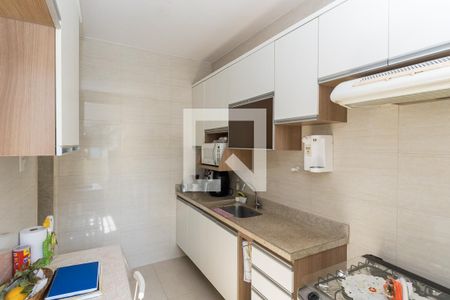 Casa à venda com 180m², 5 quartos e 5 vagas Casa à venda com 180m², 5 quartos e 5 vagasCasa fundos - Cozinha