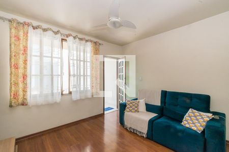 Casa à venda com 180m², 5 quartos e 5 vagas Casa à venda com 180m², 5 quartos e 5 vagasCasa fundos - Sala