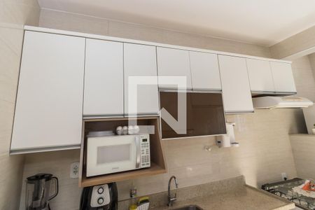 Casa à venda com 180m², 5 quartos e 5 vagas Casa à venda com 180m², 5 quartos e 5 vagasCasa fundos - Cozinha