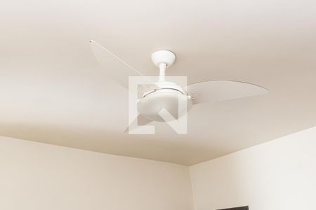 Casa à venda com 180m², 5 quartos e 5 vagas Casa à venda com 180m², 5 quartos e 5 vagasCasa fundos - Sala