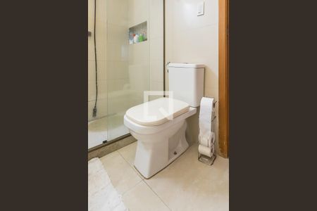 Casa à venda com 180m², 5 quartos e 5 vagas Casa à venda com 180m², 5 quartos e 5 vagasCasa frente - Banheiro