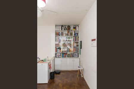 Casa à venda com 180m², 5 quartos e 5 vagas Casa à venda com 180m², 5 quartos e 5 vagasCasa frente - Sala do 2º andar