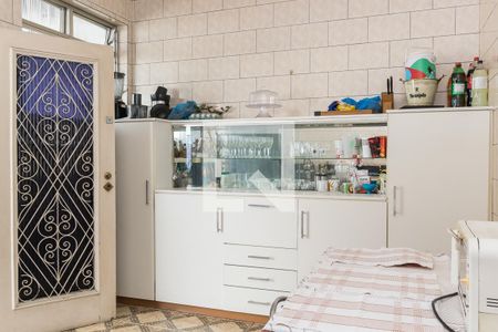 Casa à venda com 180m², 5 quartos e 5 vagas Casa à venda com 180m², 5 quartos e 5 vagasCasa frente - Cozinha