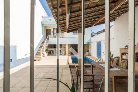 Casa à venda com 180m², 5 quartos e 5 vagas Casa à venda com 180m², 5 quartos e 5 vagasCasa frente - Vista da Cozinha