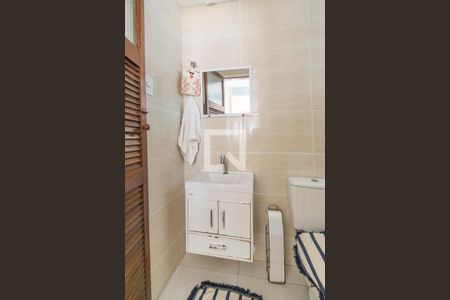 Casa à venda com 180m², 5 quartos e 5 vagas Casa à venda com 180m², 5 quartos e 5 vagasBanheiro da área gourmet