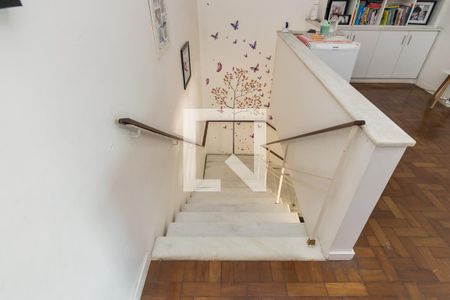 Casa à venda com 180m², 5 quartos e 5 vagas Casa à venda com 180m², 5 quartos e 5 vagasCasa frente - Sala do 2º andar