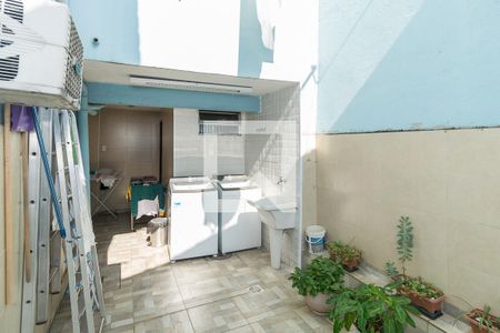 Casa à venda com 180m², 5 quartos e 5 vagas Casa à venda com 180m², 5 quartos e 5 vagasCasa frente - Lavanderia