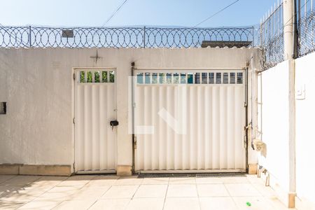 Casa à venda com 180m², 5 quartos e 5 vagas Casa à venda com 180m², 5 quartos e 5 vagasVaranda da Frente - Portão automático