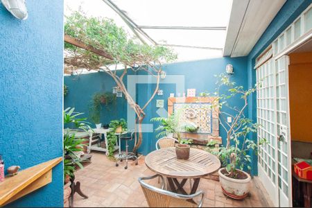 Casa à venda com 187m², 4 quartos e 2 vagas Casa à venda com 187m², 4 quartos e 2 vagasQuintal